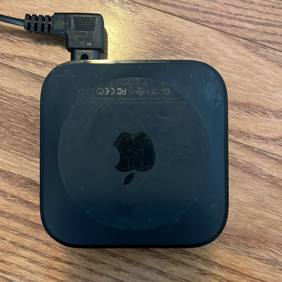 APPLE TV 2nd Generation + HDMI CORD + 2 REMOTES (1 NWT + 1 USED) - Picture 2 of 4